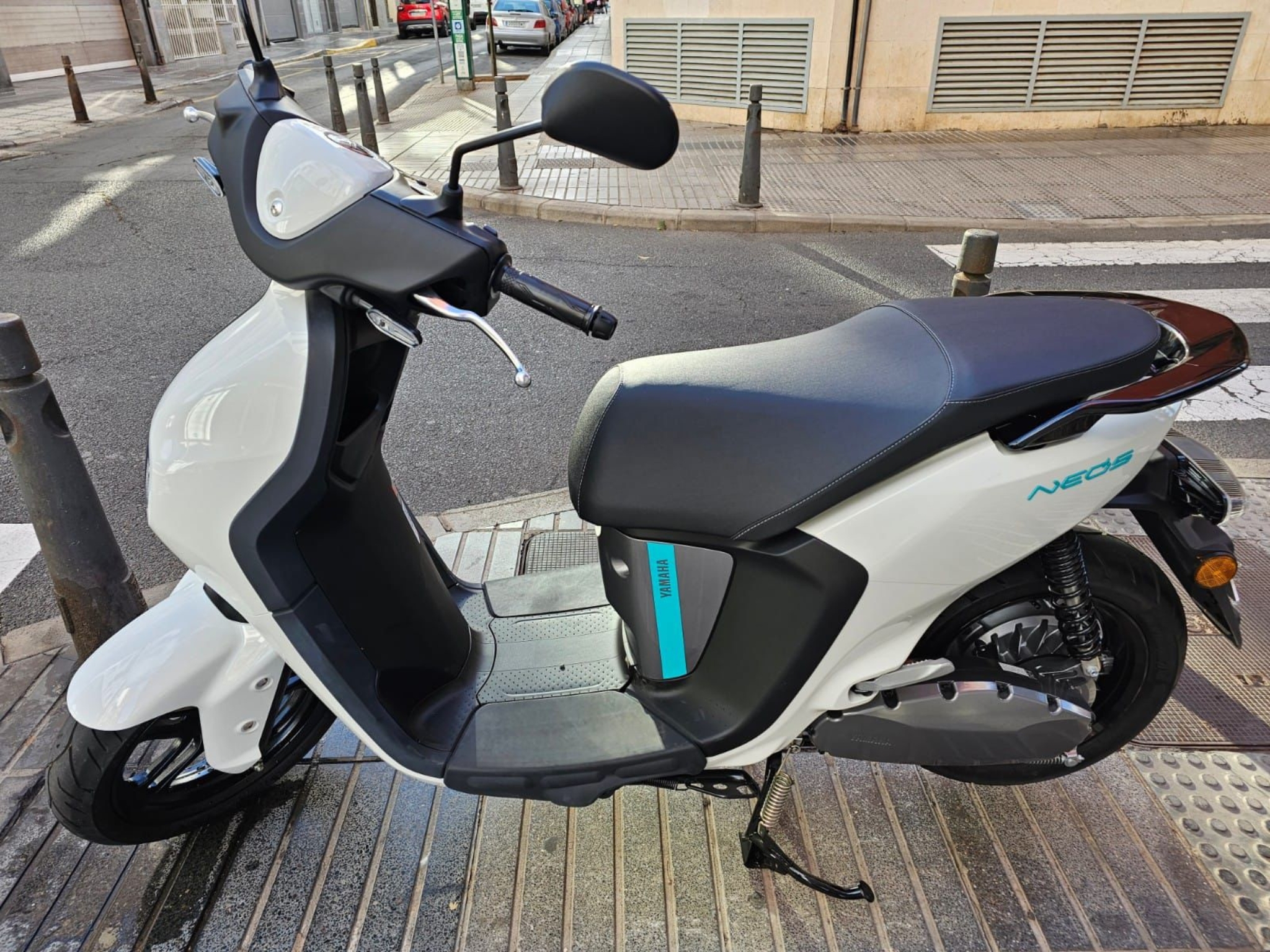 autoescuela.alcaravaneras.permiso.AM.automatica