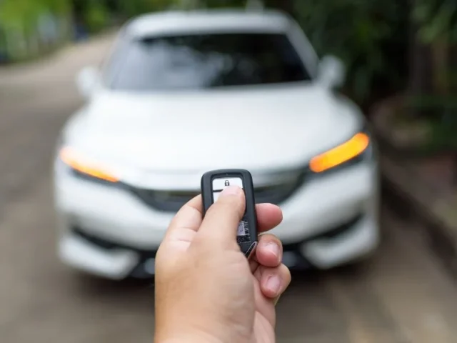 Cómo aparcar bien el coche: en línea, en batería y en paralelo