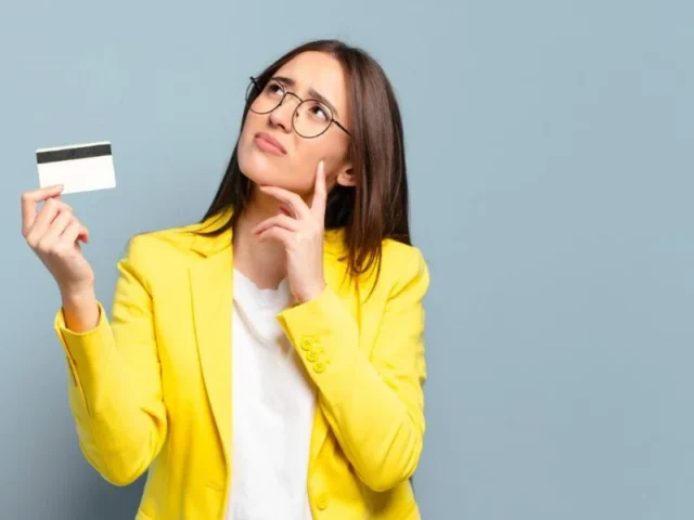 ¿Si suspendo el examen teórico o práctico tengo que volver a pagar?